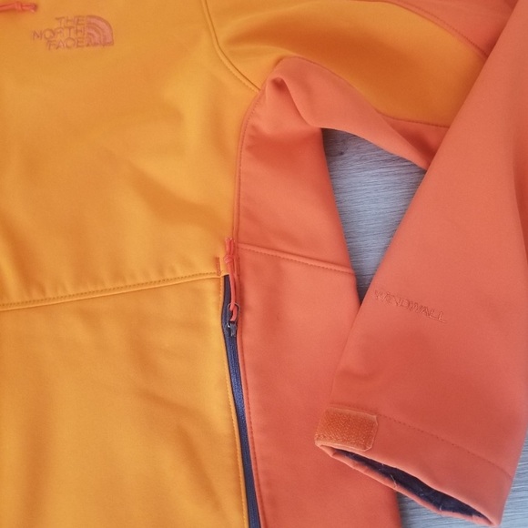 Mens north face jacket (velcro wrist) - Picture 2 of 7